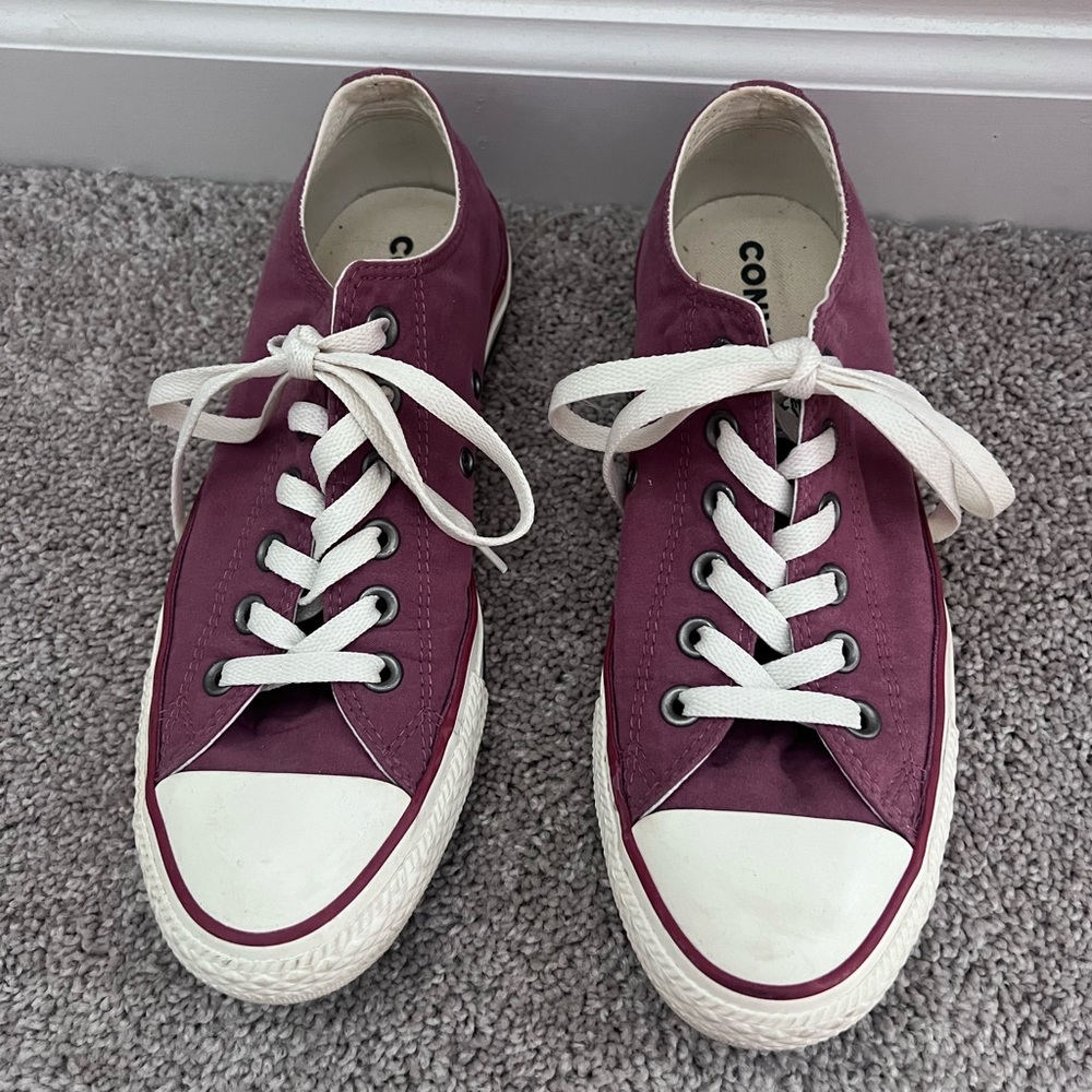 Woman’s Converse Low Tops